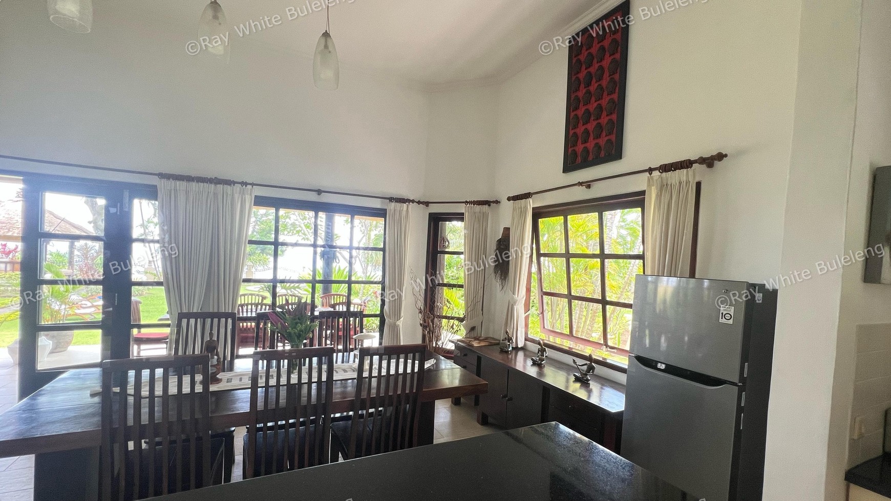Beachfront Luxury Coastal Living in Dencarik