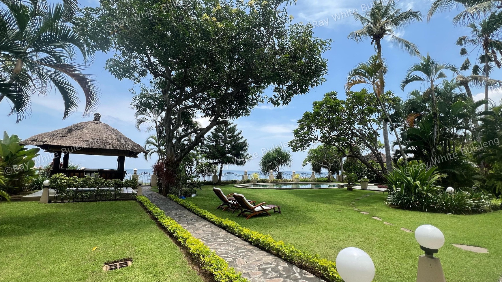 Beachfront Luxury Coastal Living in Dencarik