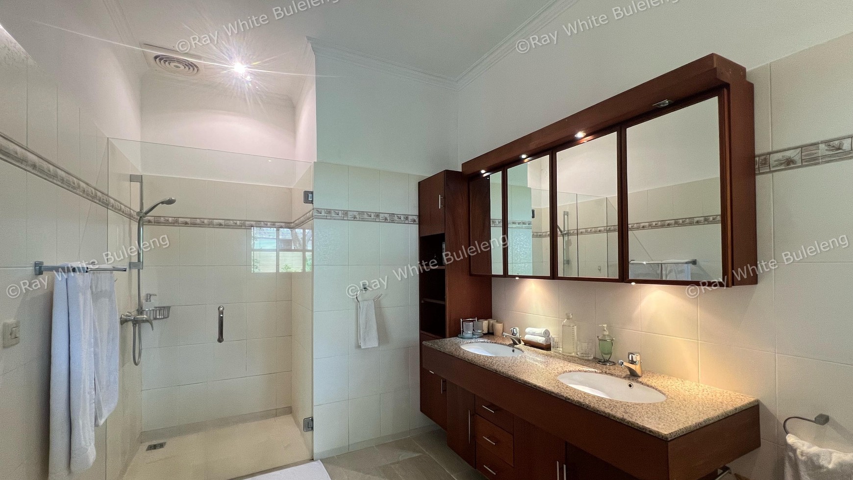 Beachfront Luxury Coastal Living in Dencarik
