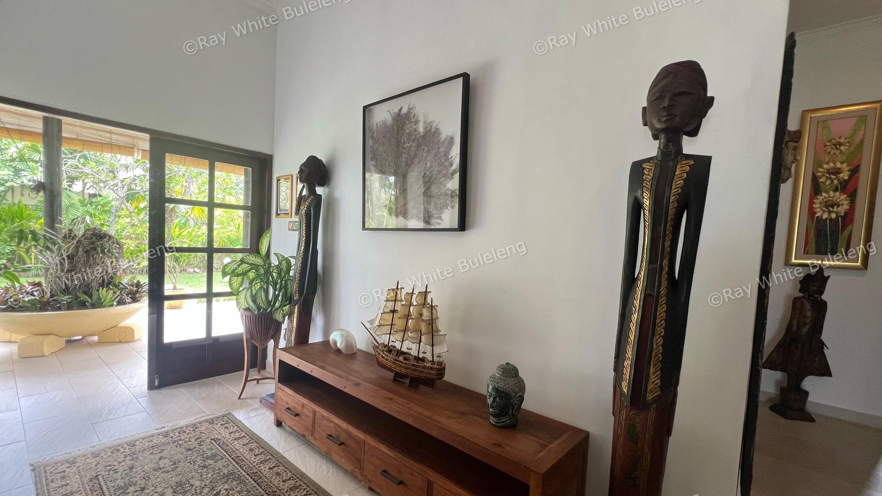 Beachfront Luxury Coastal Living in Dencarik