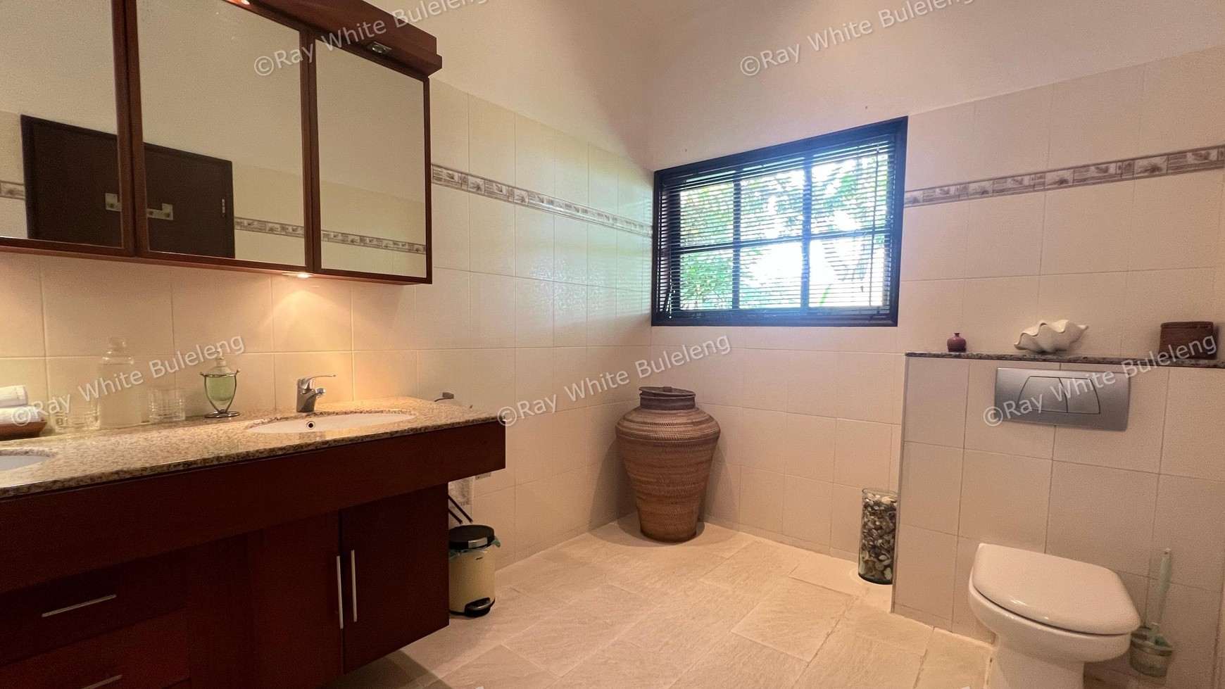 Beachfront Luxury Coastal Living in Dencarik