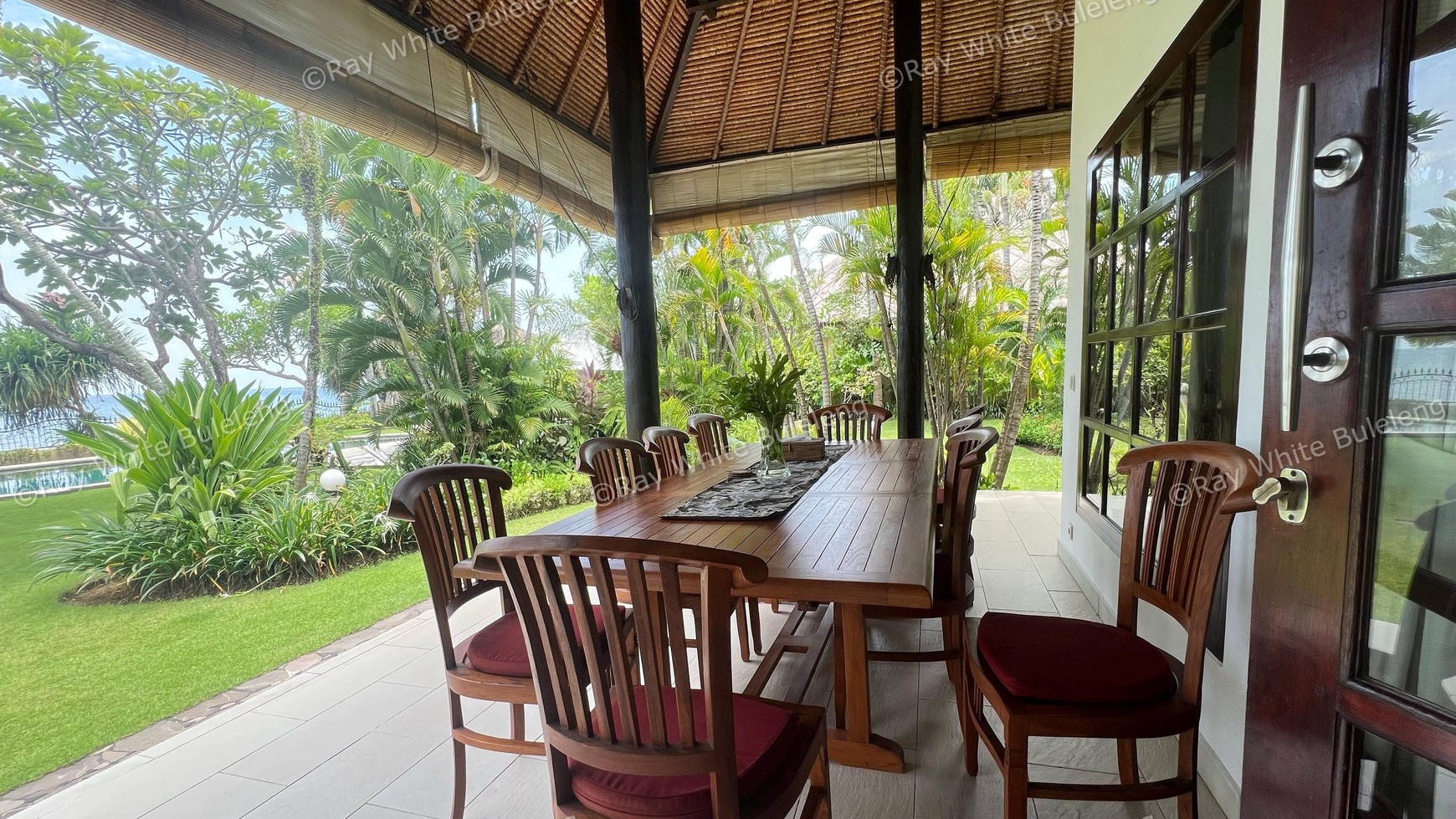 Beachfront Luxury Coastal Living in Dencarik