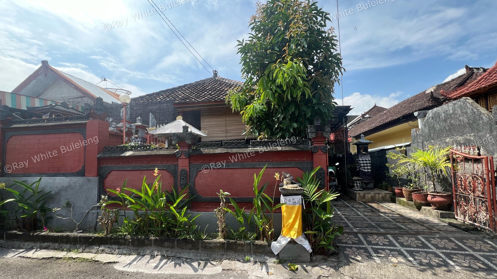 Authentic Balinese Charm House - A Home of Peace & Beauty