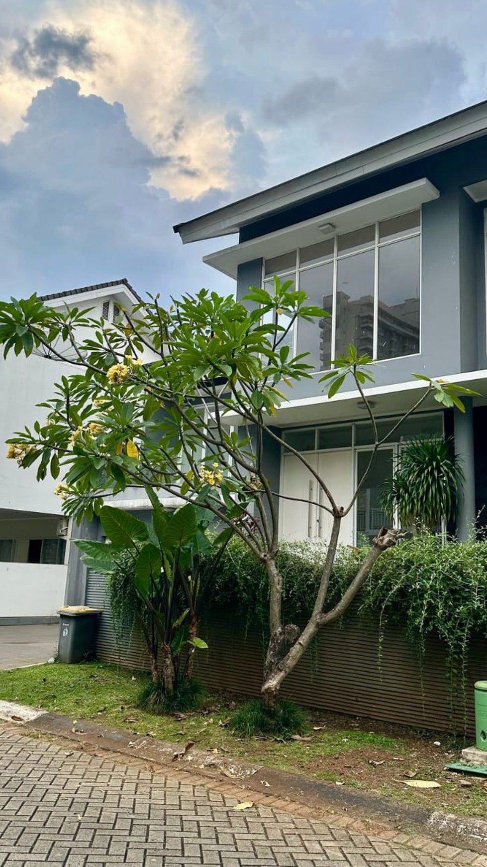 Rumah Siap Huni dengan Hunian Nyaman dan Asri di Bintaro Sektor 7