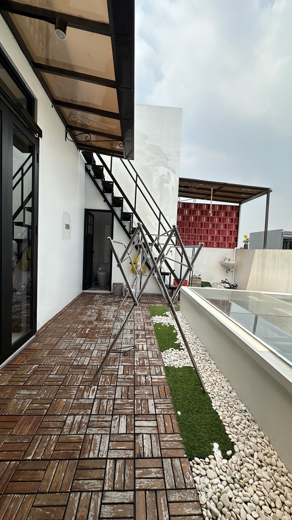 Rumah Baru Dan Bagus Di Cluster Lavesh Harapan Indah - Bekasi