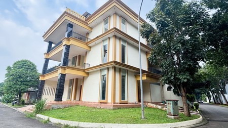 RUMAH SIAP HUNI 3 LANTAI DENGAN ROFTOOP DI SIMPLYCITY BSD CITY, TANGERANG SELATAN