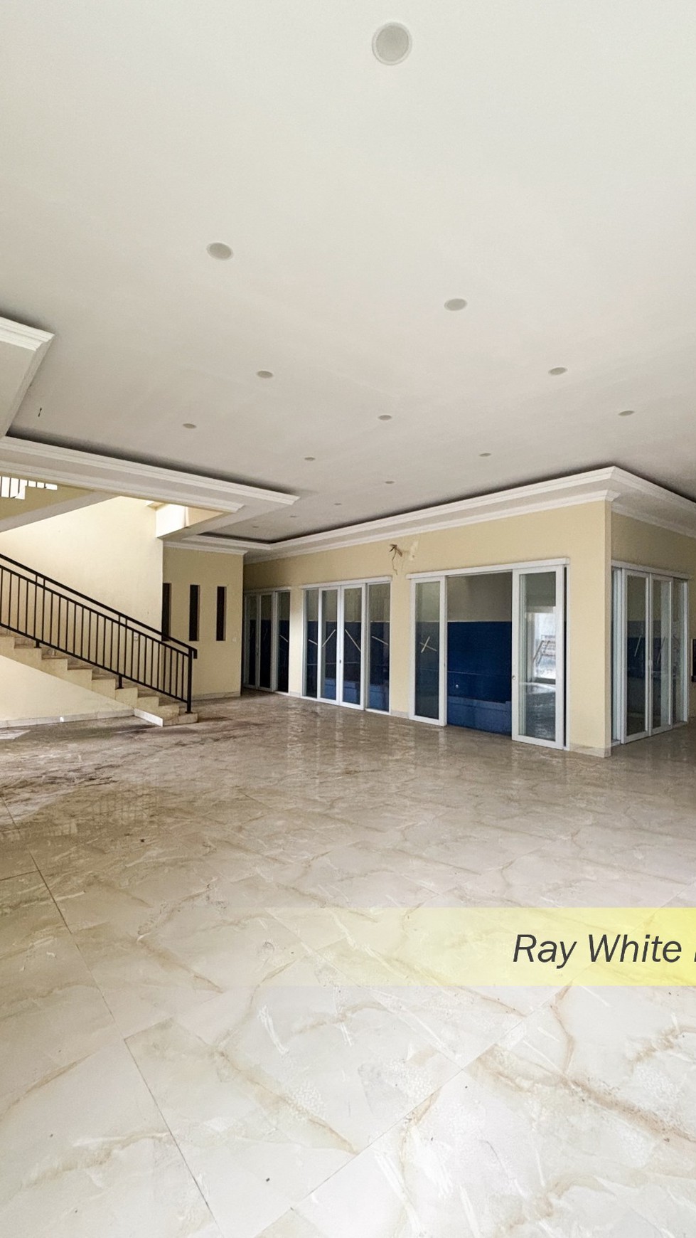 RUMAH SIAP HUNI 3 LANTAI DENGAN ROFTOOP DI SIMPLYCITY BSD CITY, TANGERANG SELATAN