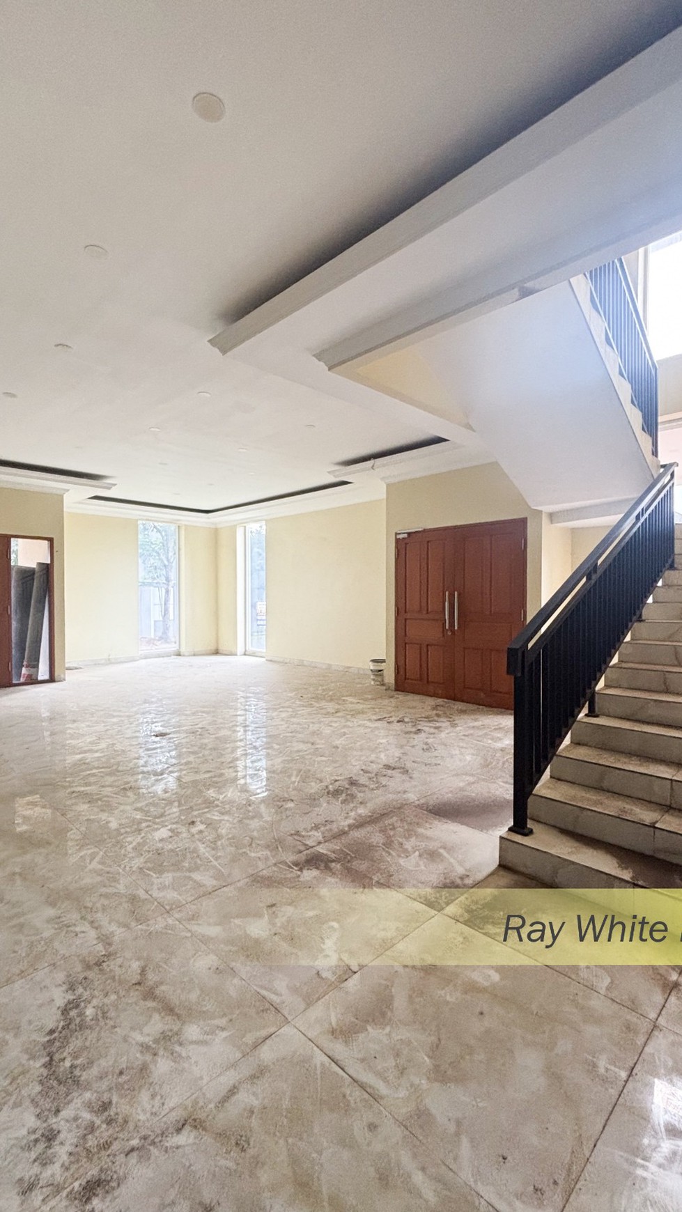RUMAH SIAP HUNI 3 LANTAI DENGAN ROFTOOP DI SIMPLYCITY BSD CITY, TANGERANG SELATAN