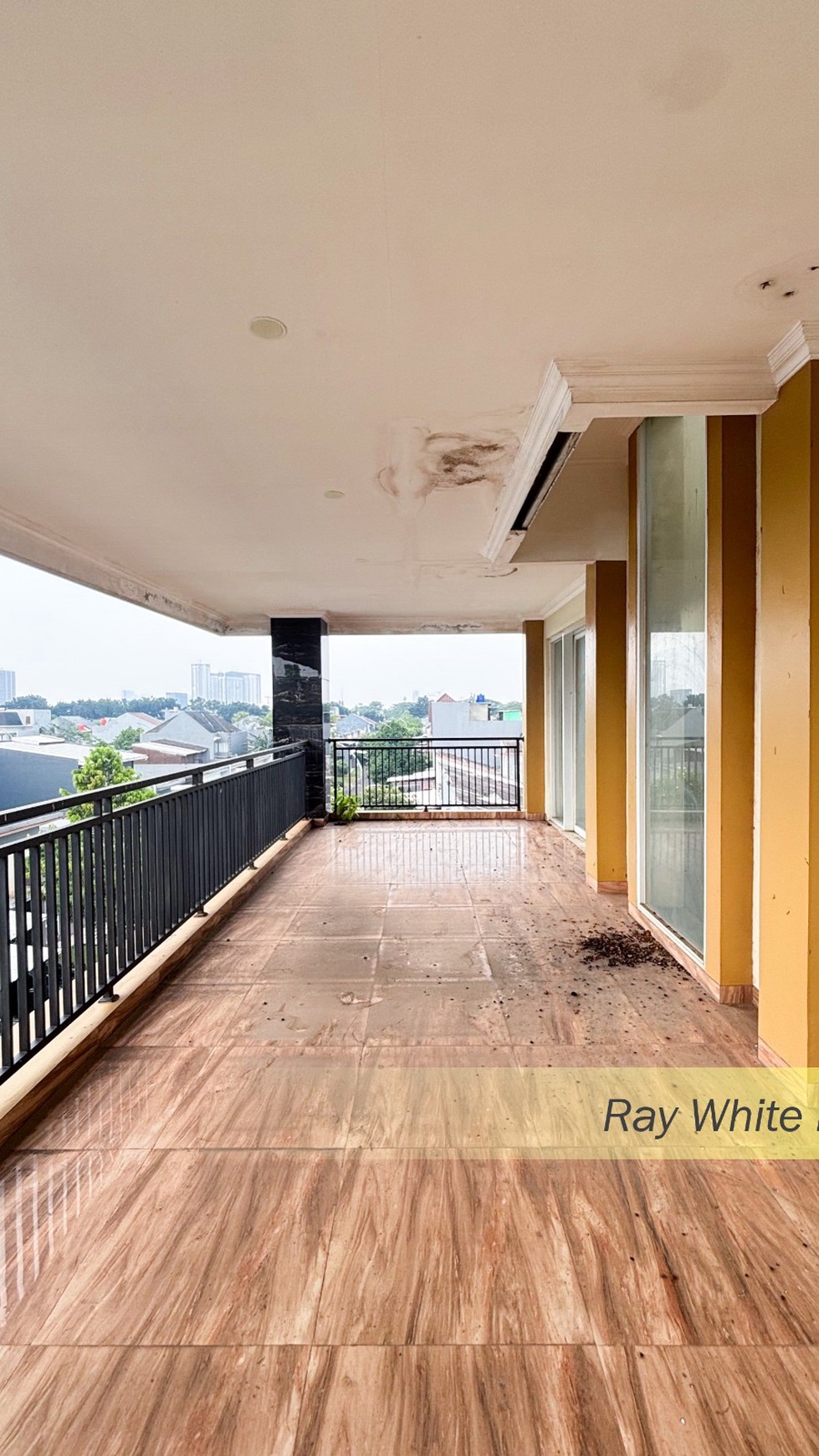 RUMAH SIAP HUNI 3 LANTAI DENGAN ROFTOOP DI SIMPLYCITY BSD CITY, TANGERANG SELATAN