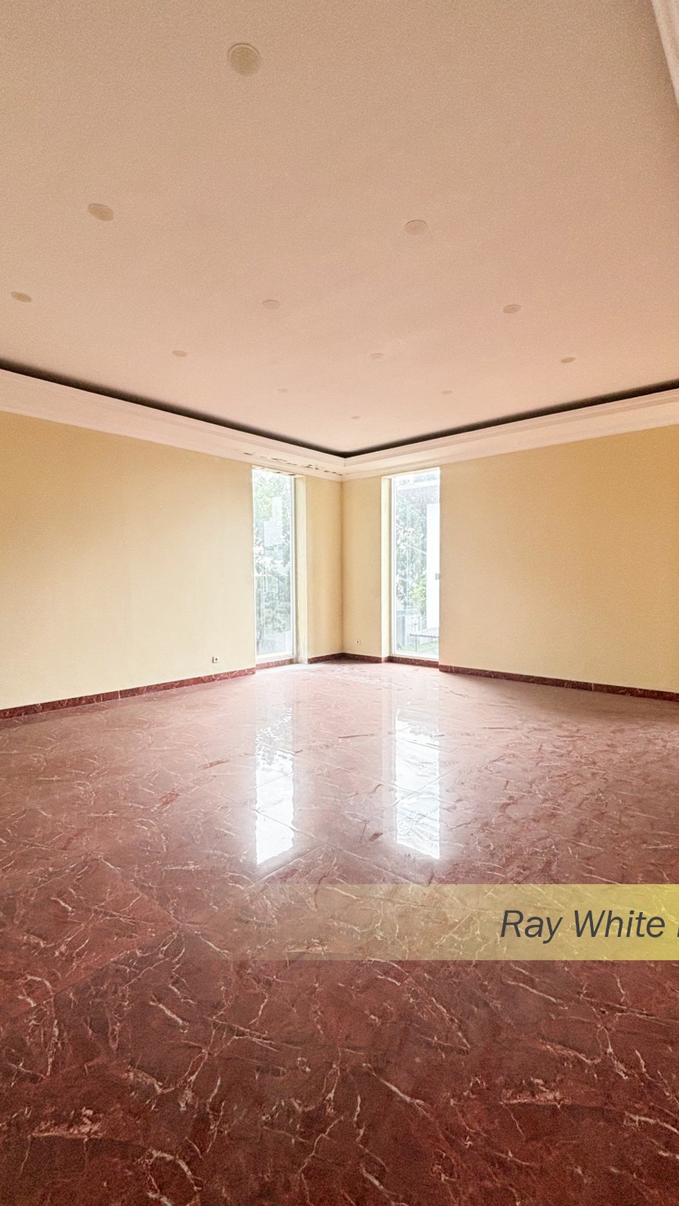 RUMAH SIAP HUNI 3 LANTAI DENGAN ROFTOOP DI SIMPLYCITY BSD CITY, TANGERANG SELATAN