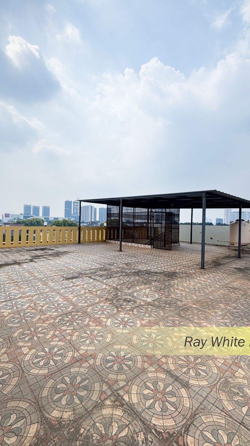 RUMAH SIAP HUNI 3 LANTAI DENGAN ROFTOOP DI SIMPLYCITY BSD CITY, TANGERANG SELATAN