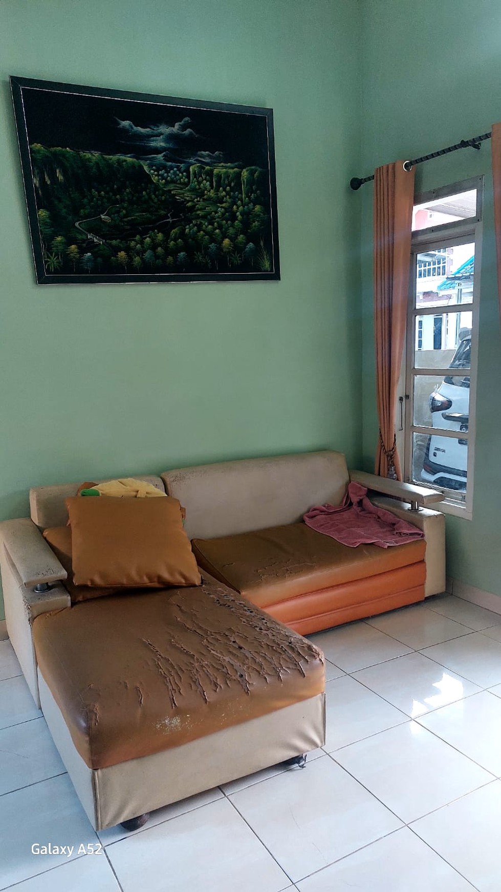 Rumah Furnished Dekat MBK