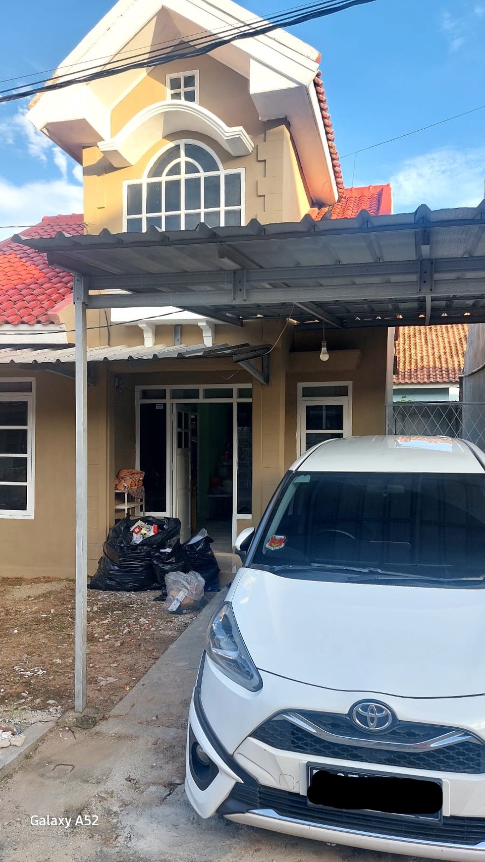 Rumah Furnished Dekat MBK