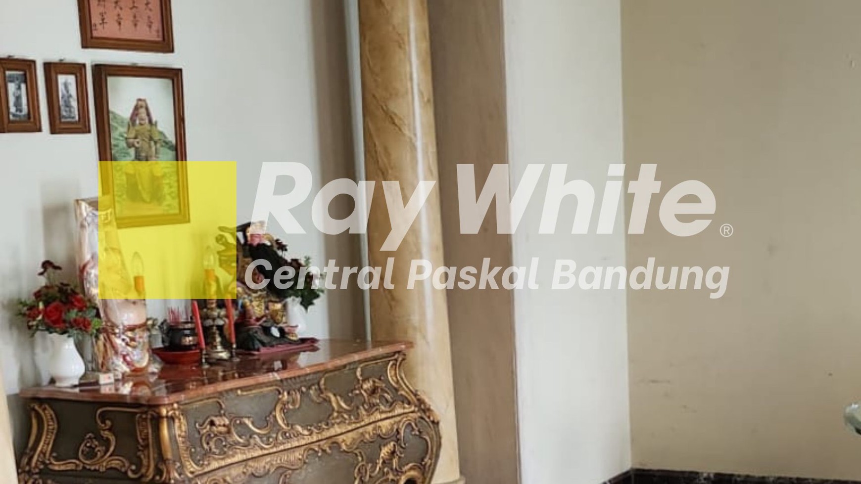 Rumah Megah Bergaya Klasik di Mainroad Batununggal Bandung