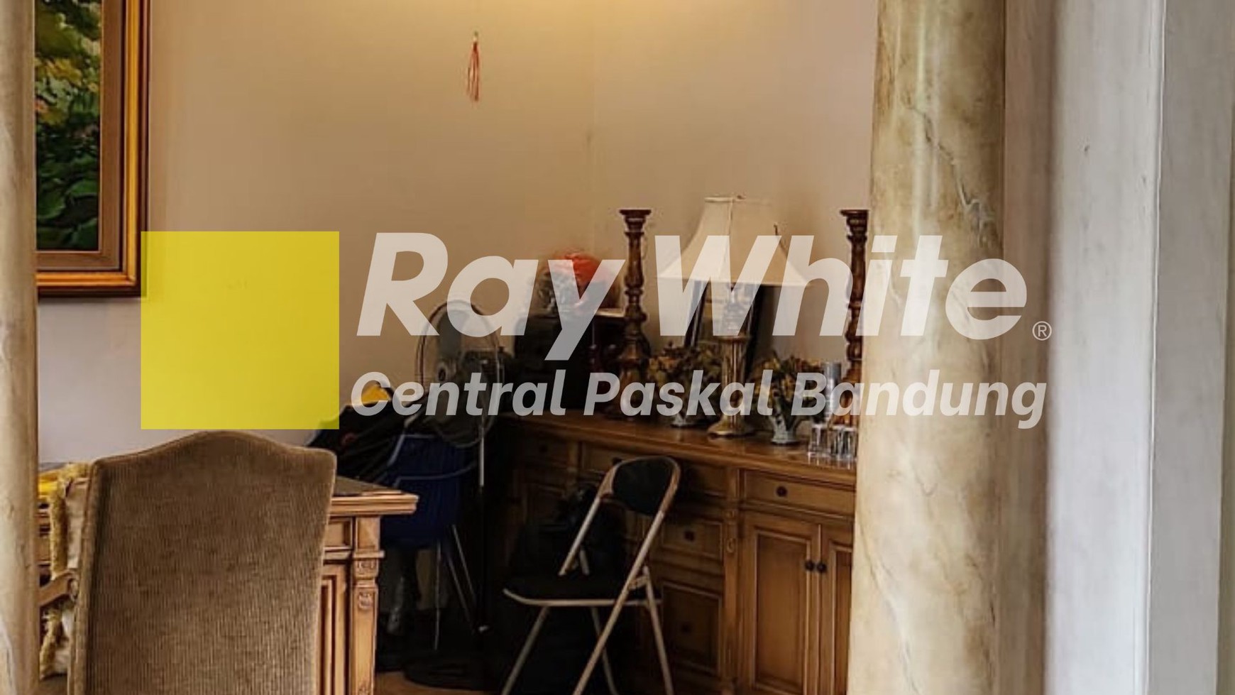 Rumah Megah Bergaya Klasik di Mainroad Batununggal Bandung