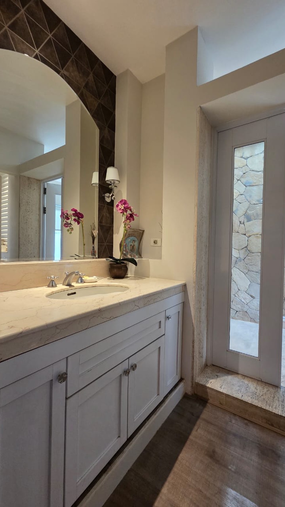 Rumah mewah siap huni di Bintaro Jaya