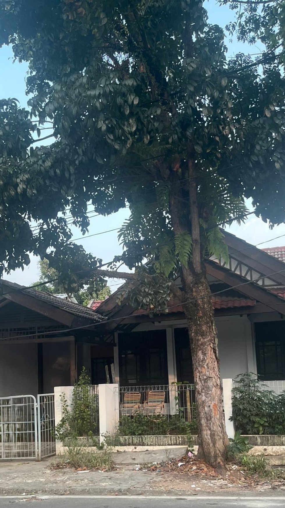 Rumah pinggir jalan utama, bisa dijadikan tempat usaha