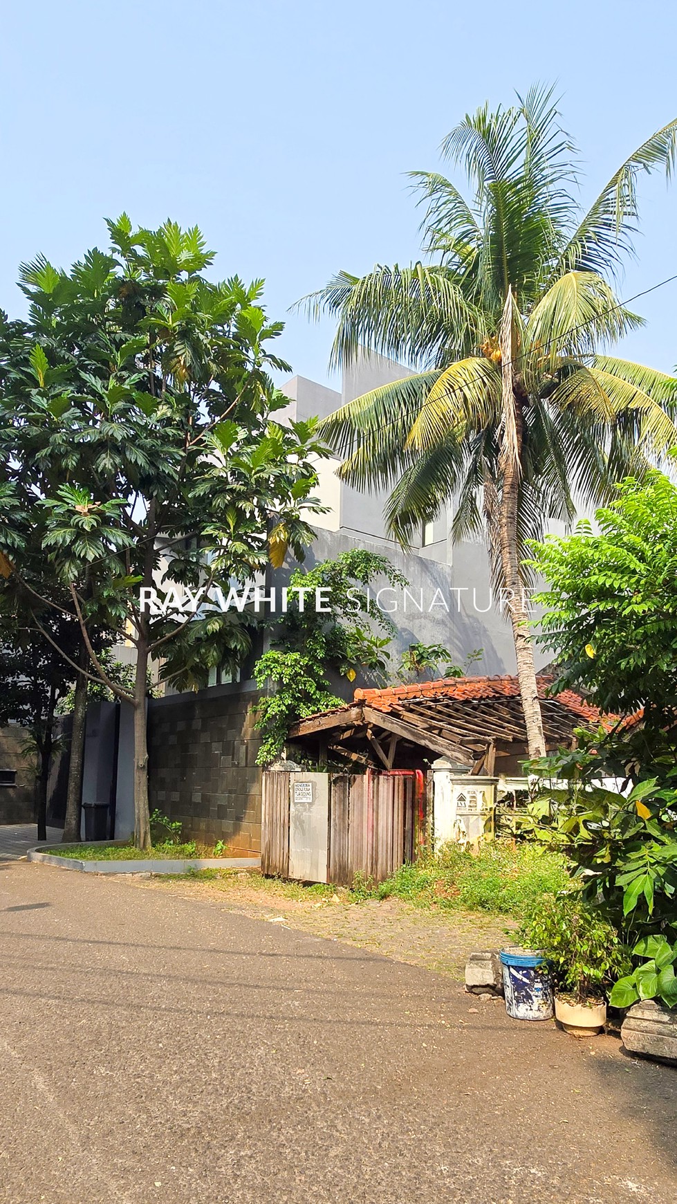 Dijual Rumah lama hitung tanah di Lokasi prime Jl Martimbang Raya Kebayoran baru