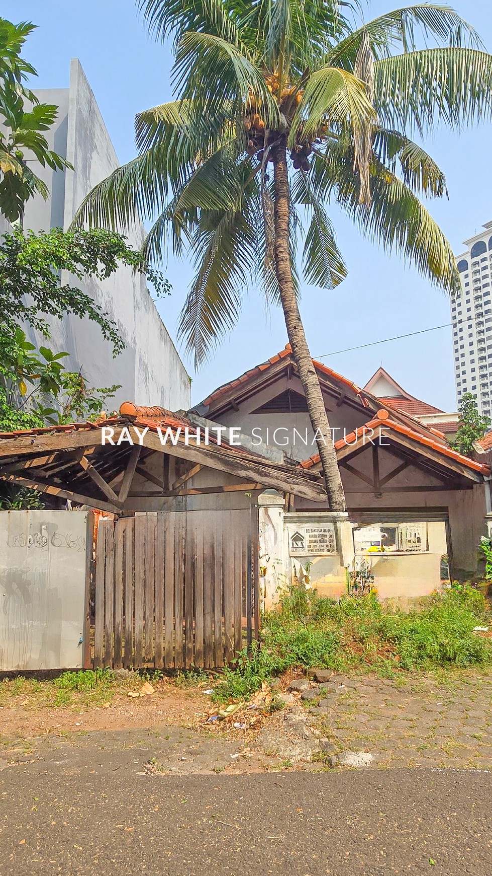 Dijual Rumah lama hitung tanah di Lokasi prime Jl Martimbang Raya Kebayoran baru