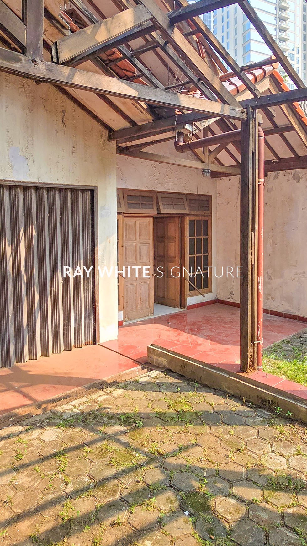 Dijual Rumah lama hitung tanah di Lokasi prime Jl Martimbang Raya Kebayoran baru