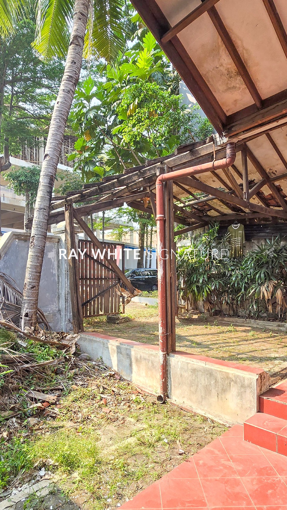 Dijual Rumah lama hitung tanah di Lokasi prime Jl Martimbang Raya Kebayoran baru