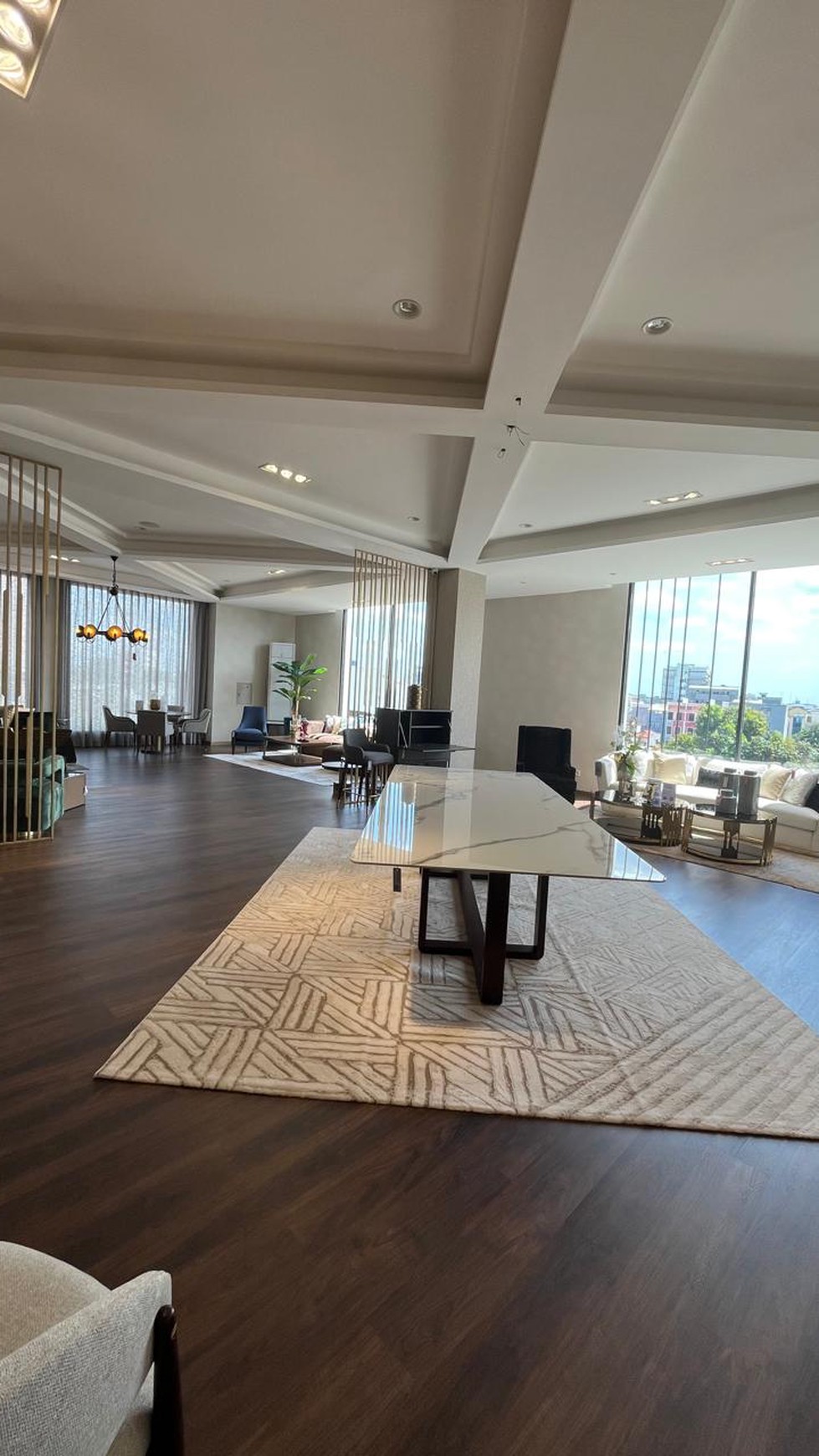 Disewakan gedung mewah untuk retail atau kantor arsitek di daerah Jakarta Pusat