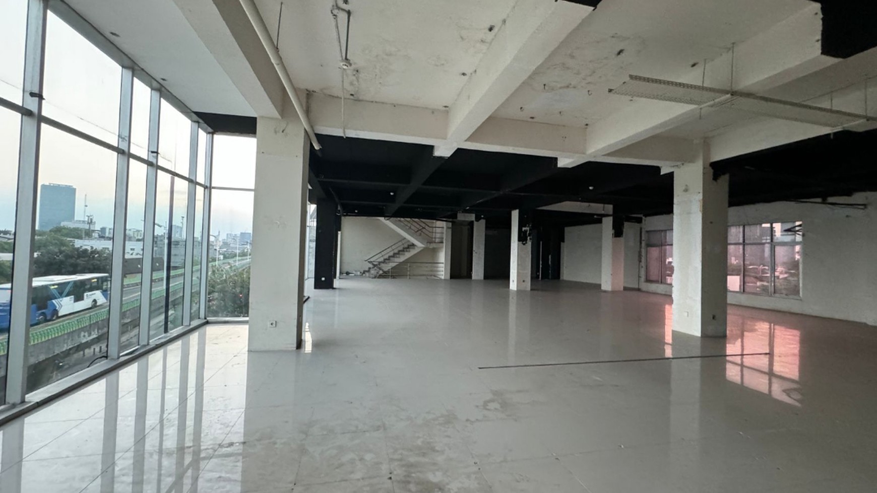 JARANG ADA! Gedung di Wolter