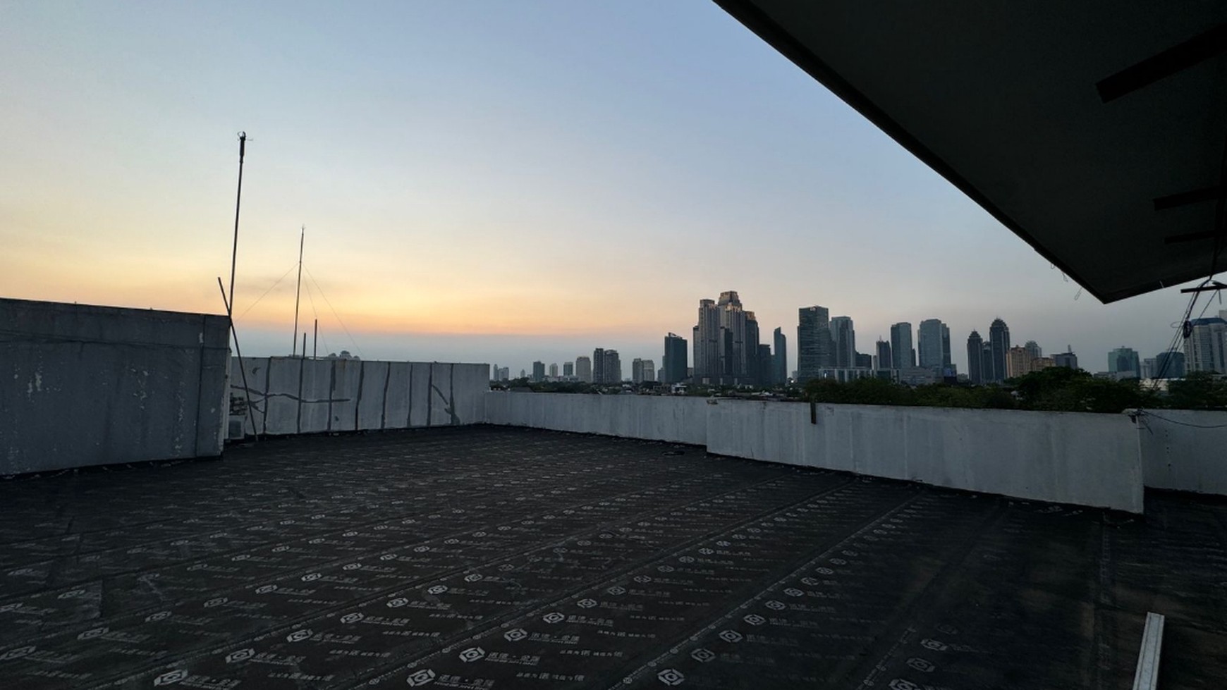 JARANG ADA! Gedung di Wolter