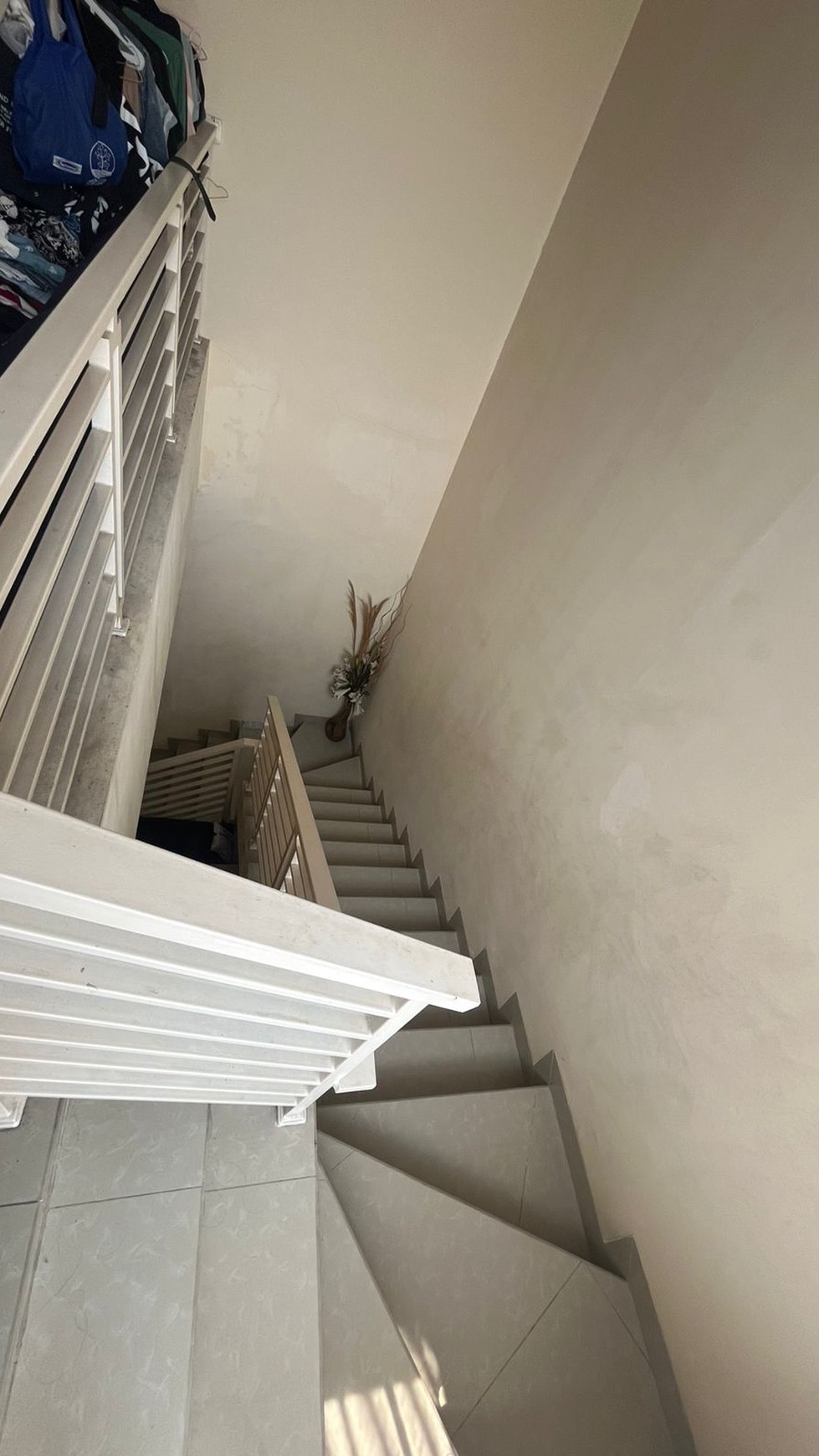 Jual murah dan cepat, Rumah cluster kecil di Anggrek Loka