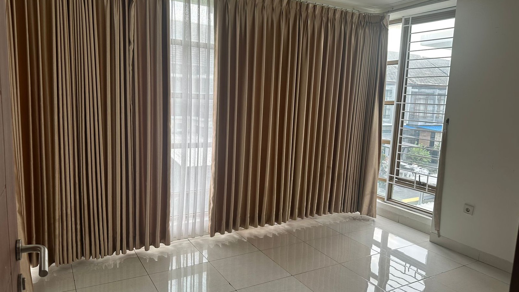 Rumah Bagus Di Emerald Garden Bintaro Jaya Sektor 9
