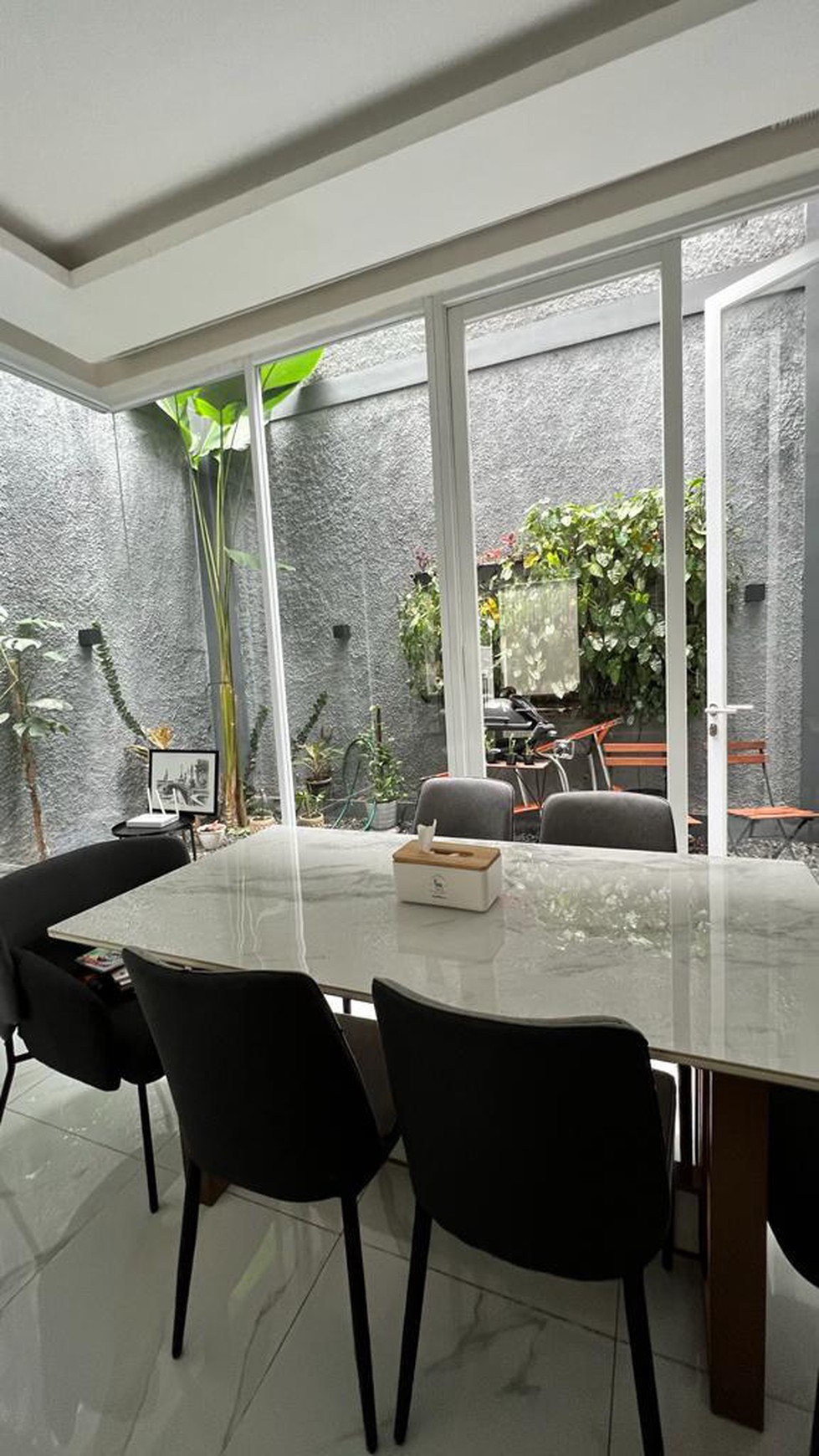 Rumah Cantik Discovery Eola Bintaro, Tangerang Selatan