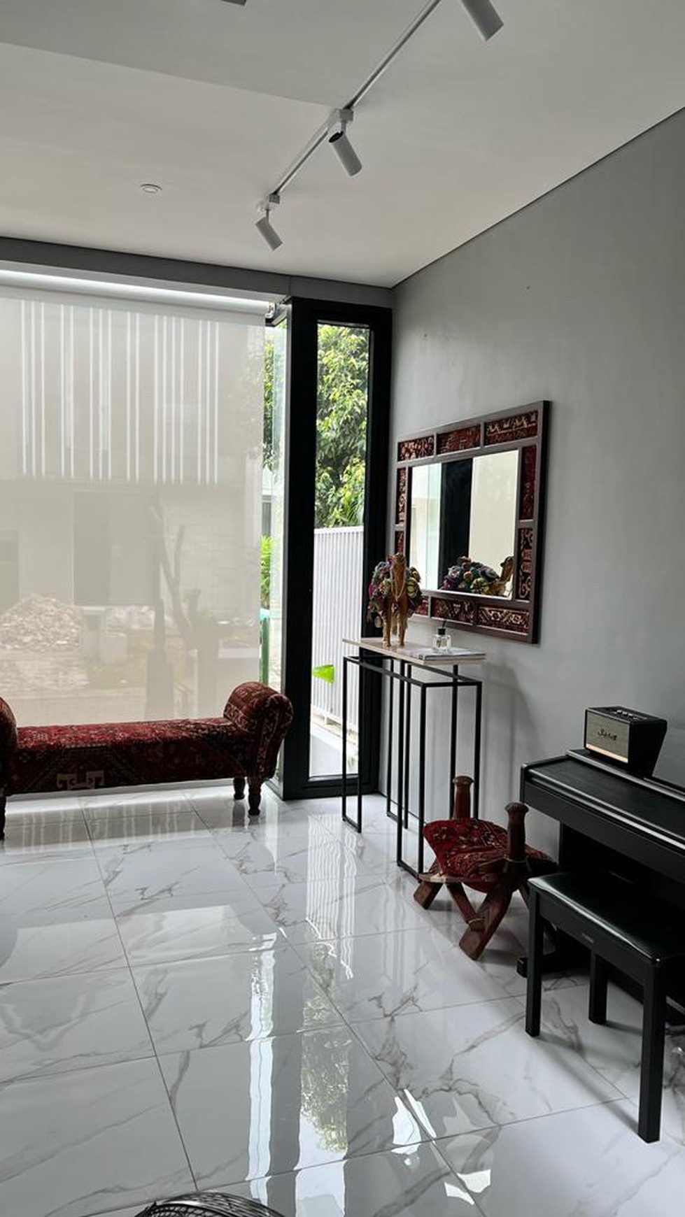 Rumah Cantik Discovery Eola Bintaro, Tangerang Selatan