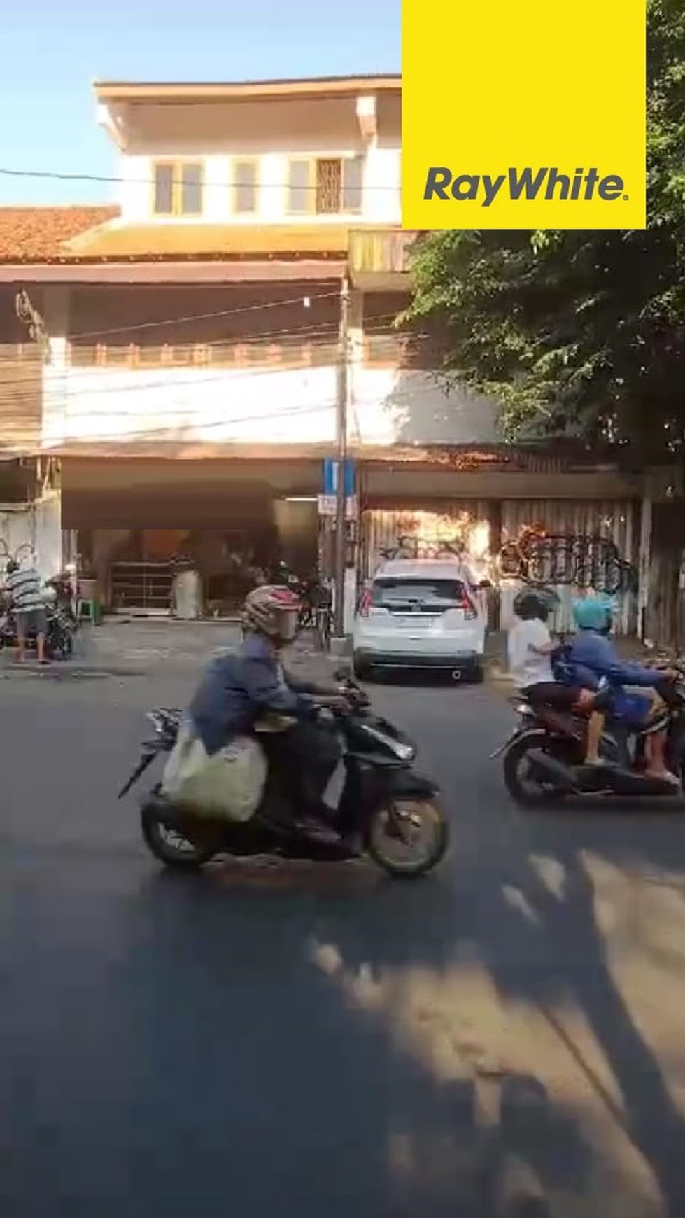 Dijual Ruko 3 lantai Area Komersial di Jl Gembong Surabaya