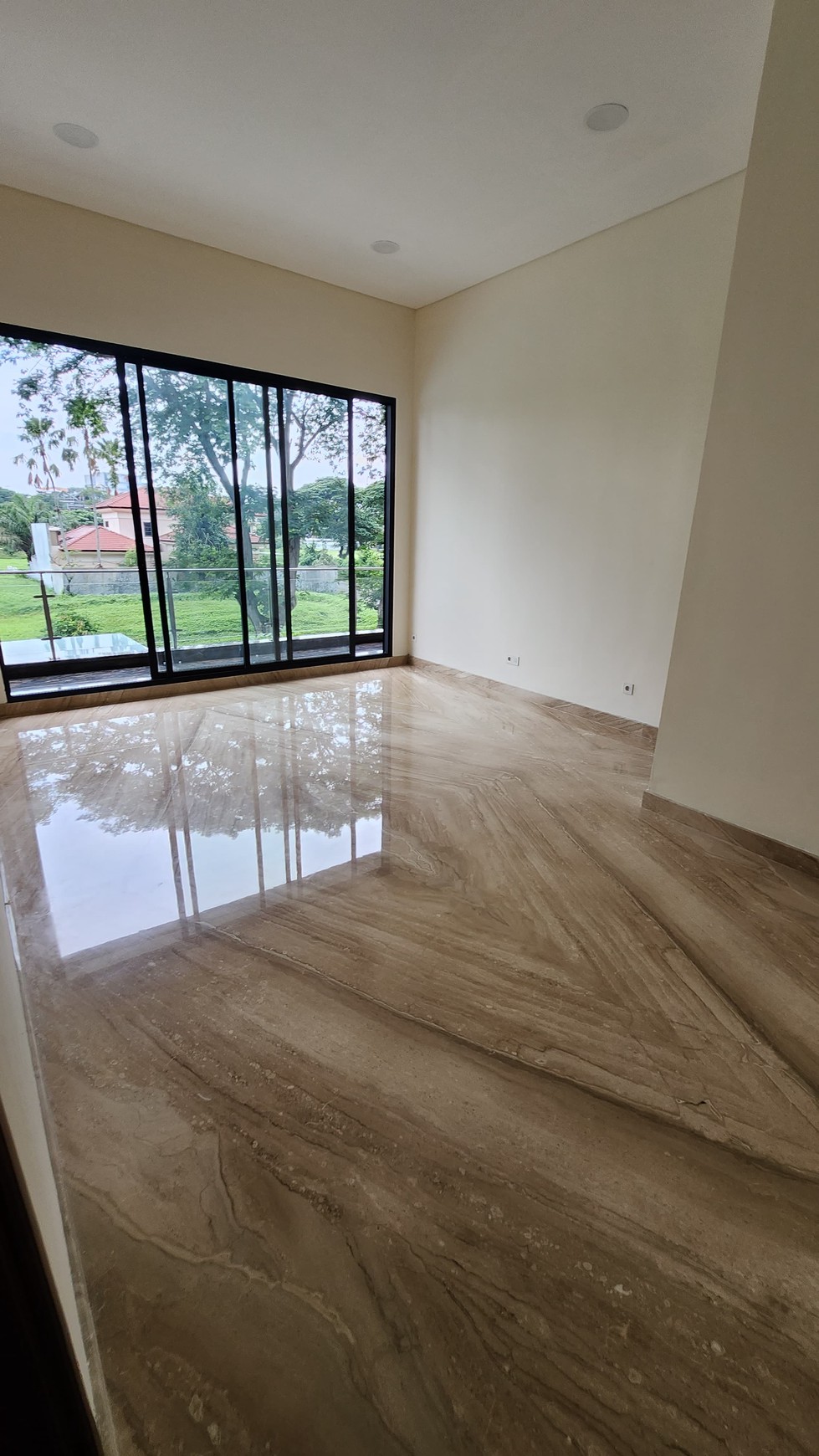 NEW HOUSE GOLF VIEW LANTAI MARMER ITALY DAN SIAP HUNI - CITRALAND