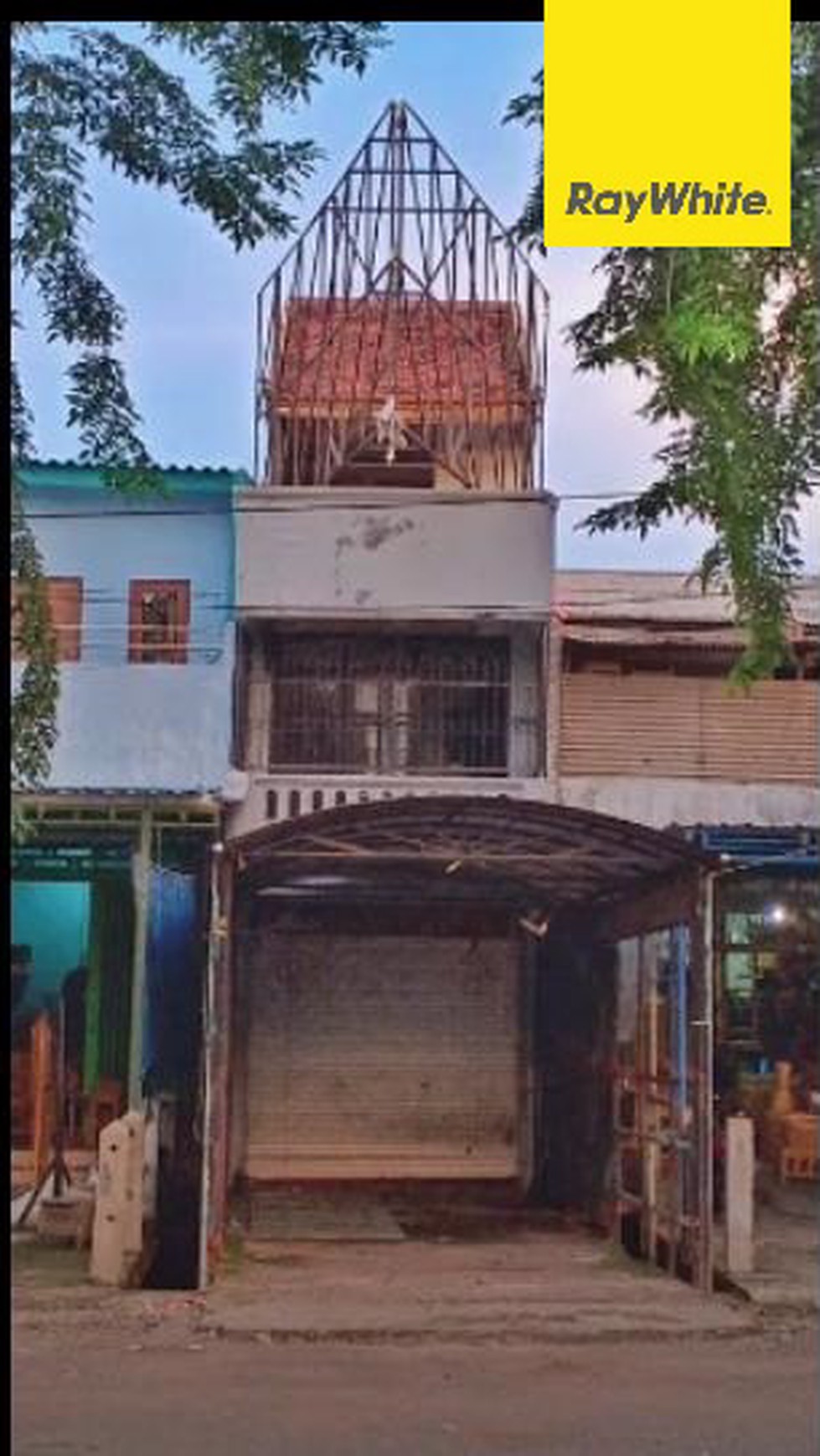 Disewakan Ruko 3 lantai di Jl Raya Ngagel Jaya Selatan Surabaya