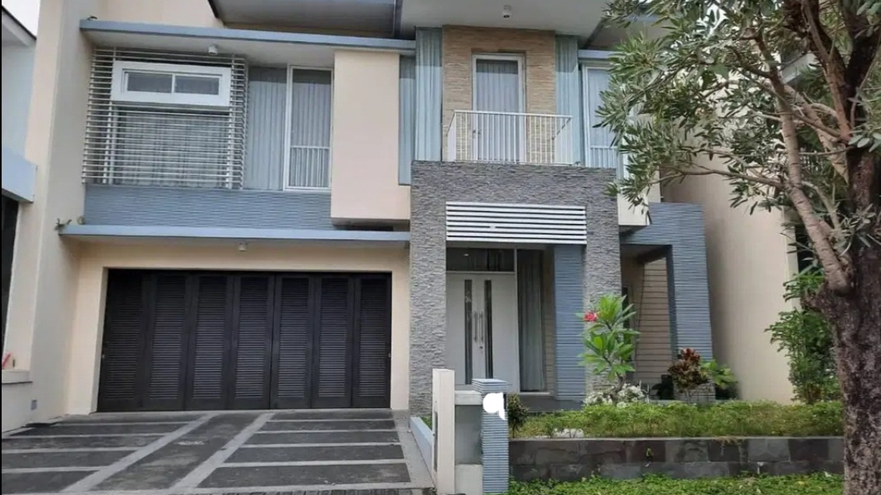 DIJUAL RUMAH DENGAN KOLAM RENANG PRIBADI DI ROYAL RESIDENCE SURABAYA BARAT