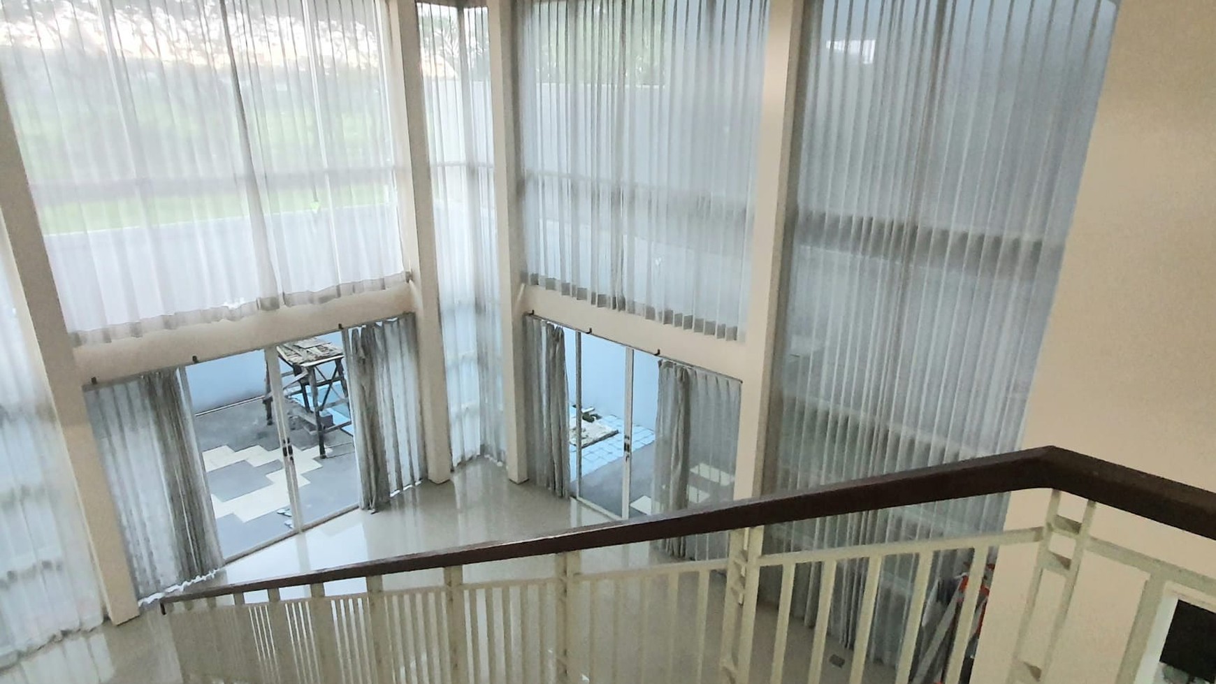 DIJUAL RUMAH DENGAN KOLAM RENANG PRIBADI DI ROYAL RESIDENCE SURABAYA BARAT