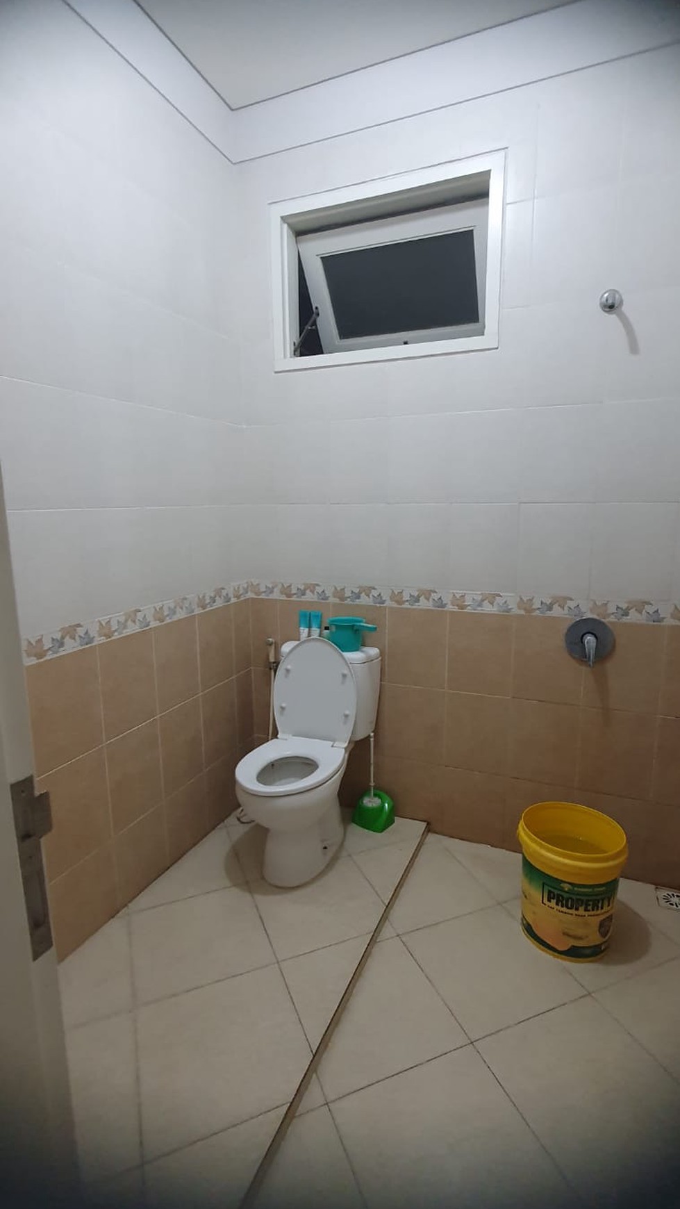 DIJUAL RUMAH DENGAN KOLAM RENANG PRIBADI DI ROYAL RESIDENCE SURABAYA BARAT