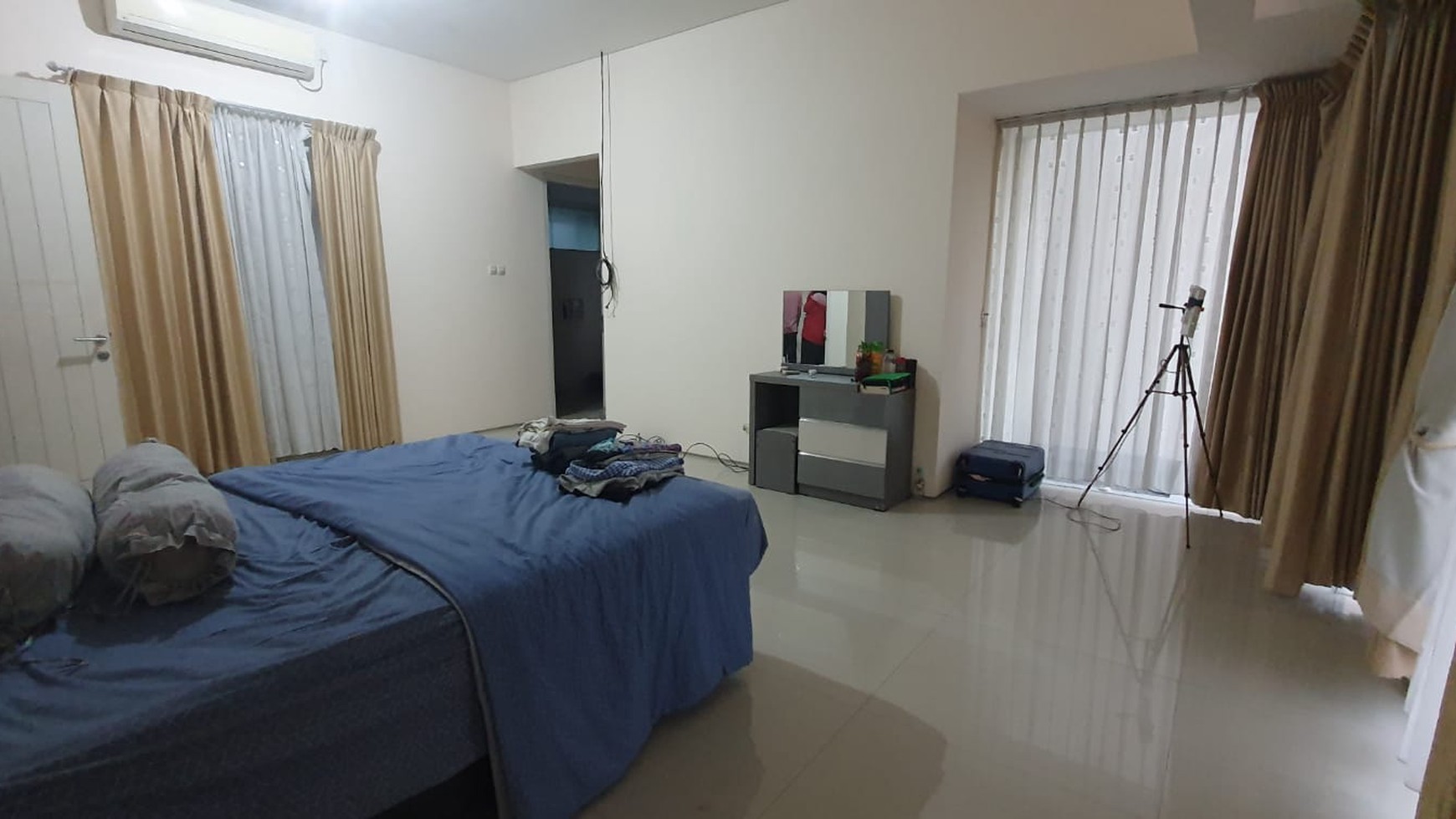 DIJUAL RUMAH DENGAN KOLAM RENANG PRIBADI DI ROYAL RESIDENCE SURABAYA BARAT