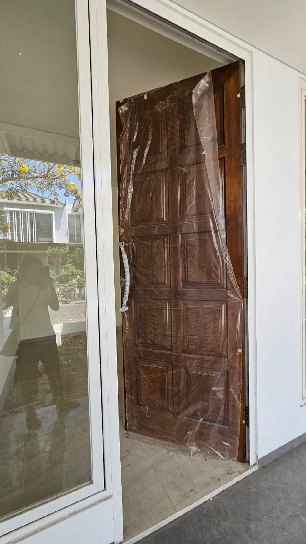 RUMAH BARUGRESS MODERN MINIMALIS DI ROYAL RESIDENCE SURABAYA BARAT