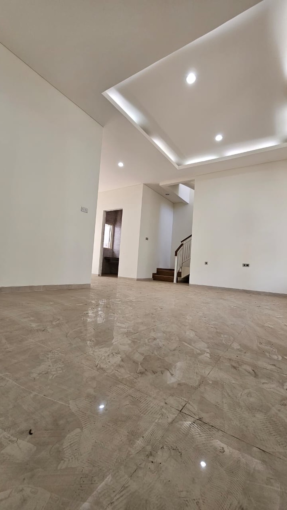 RUMAH BARUGRESS MODERN MINIMALIS DI ROYAL RESIDENCE SURABAYA BARAT