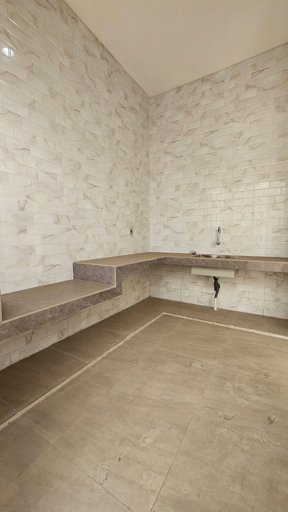 RUMAH BARUGRESS MODERN MINIMALIS DI ROYAL RESIDENCE SURABAYA BARAT