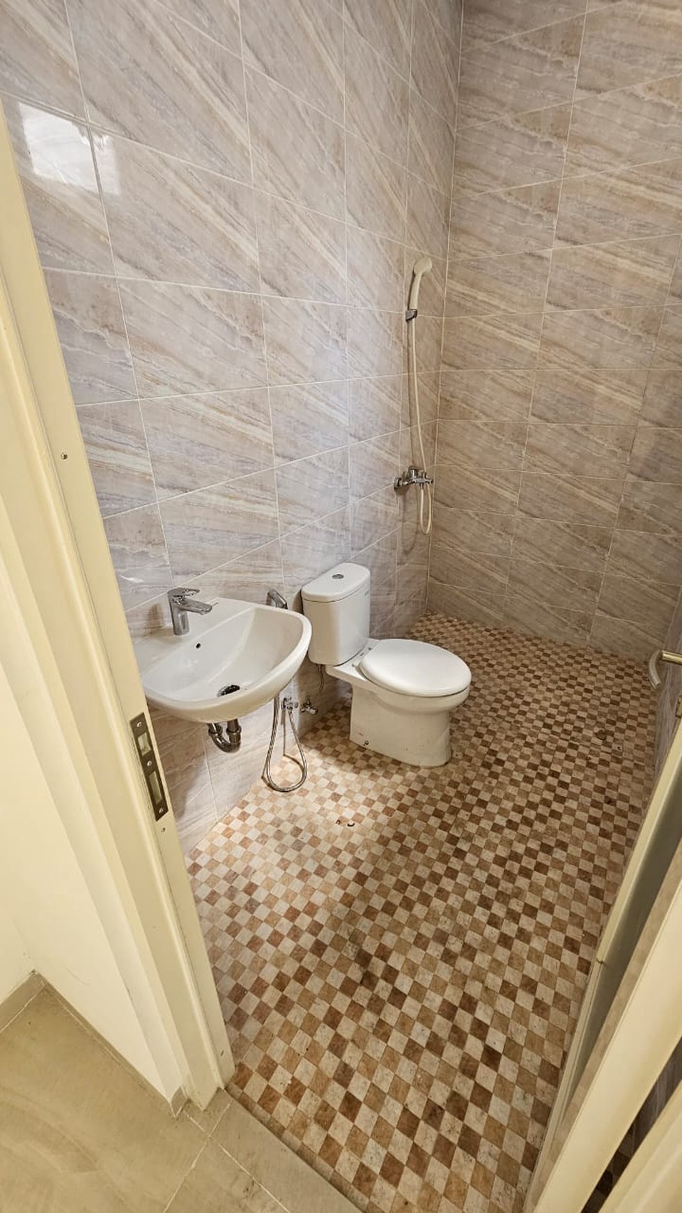 RUMAH BARUGRESS MODERN MINIMALIS DI ROYAL RESIDENCE SURABAYA BARAT