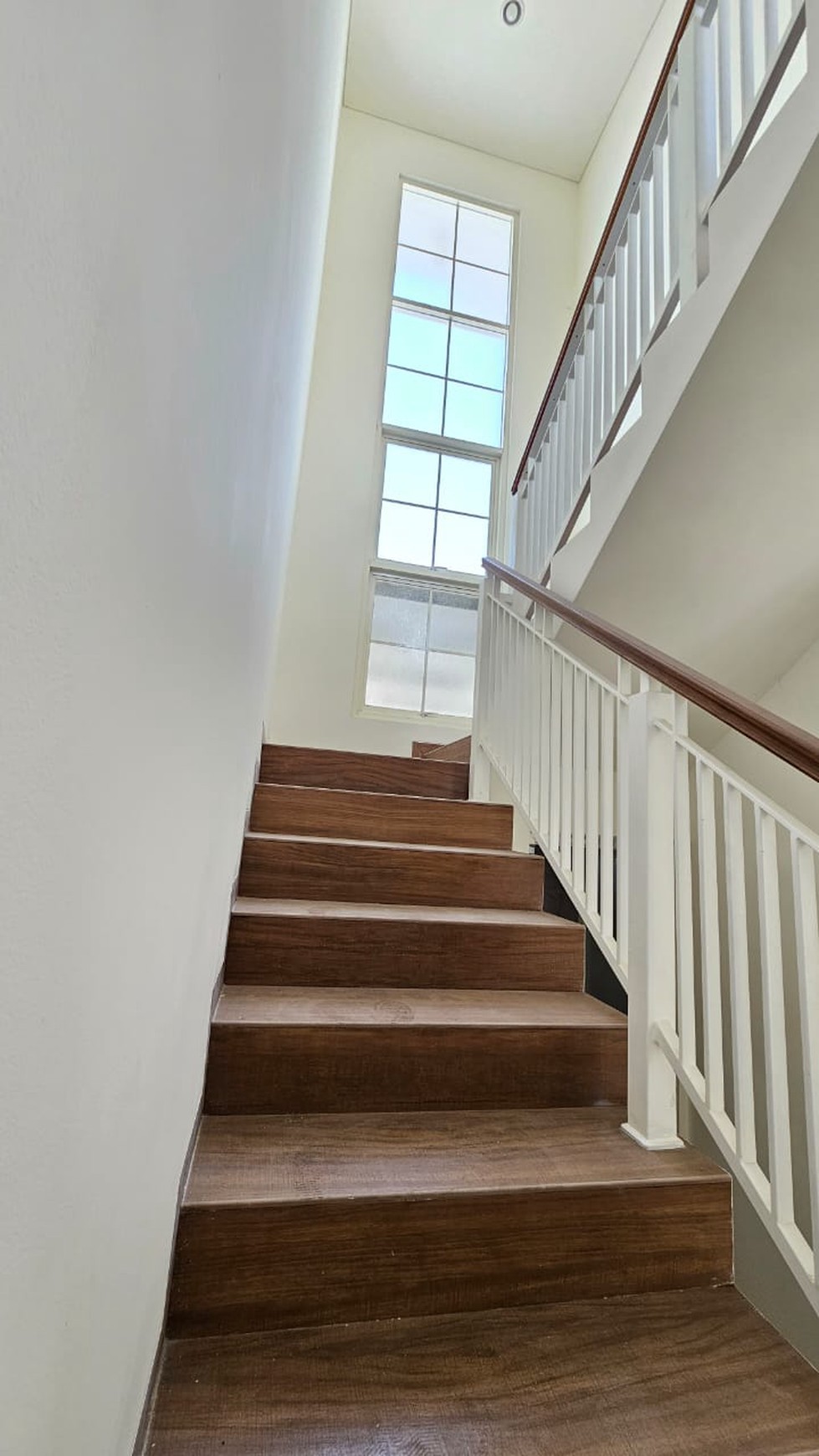 RUMAH BARUGRESS MODERN MINIMALIS DI ROYAL RESIDENCE SURABAYA BARAT