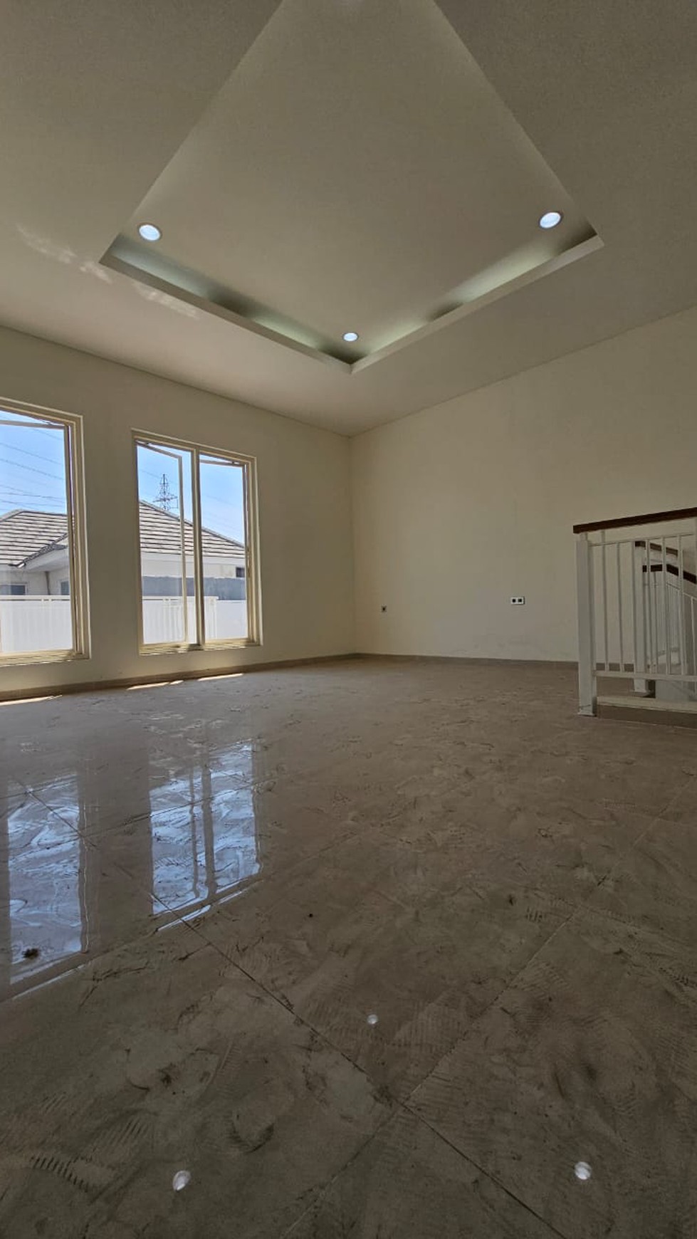 RUMAH BARUGRESS MODERN MINIMALIS DI ROYAL RESIDENCE SURABAYA BARAT