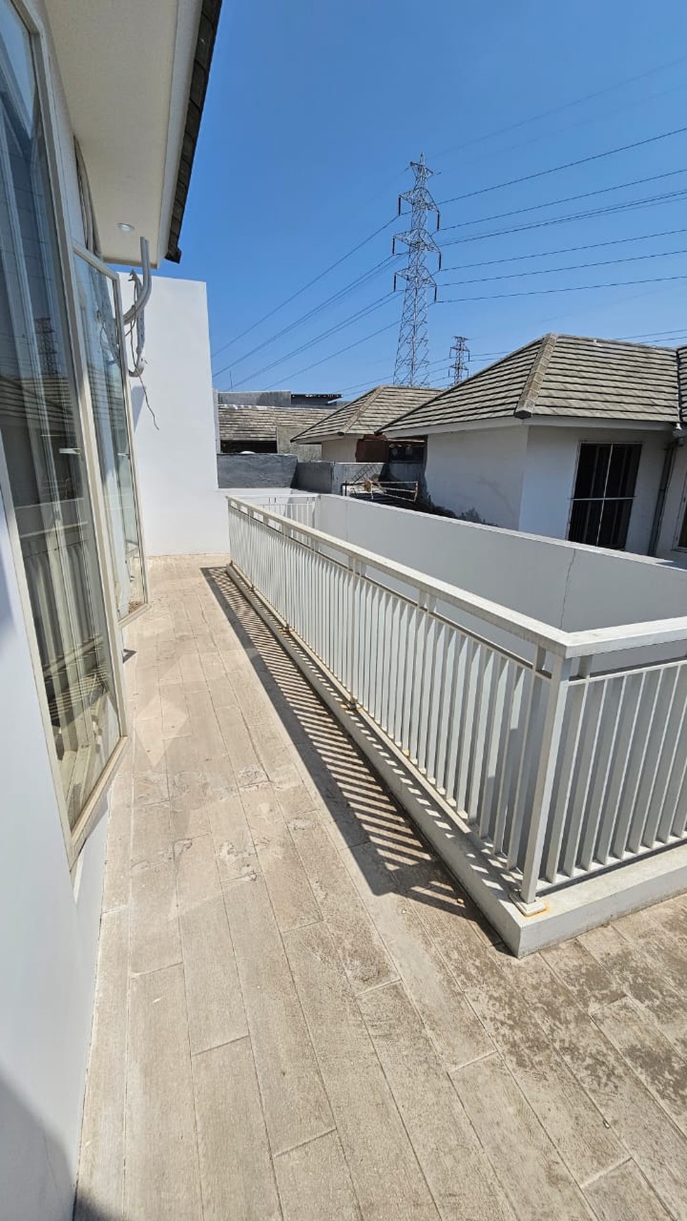 RUMAH BARUGRESS MODERN MINIMALIS DI ROYAL RESIDENCE SURABAYA BARAT