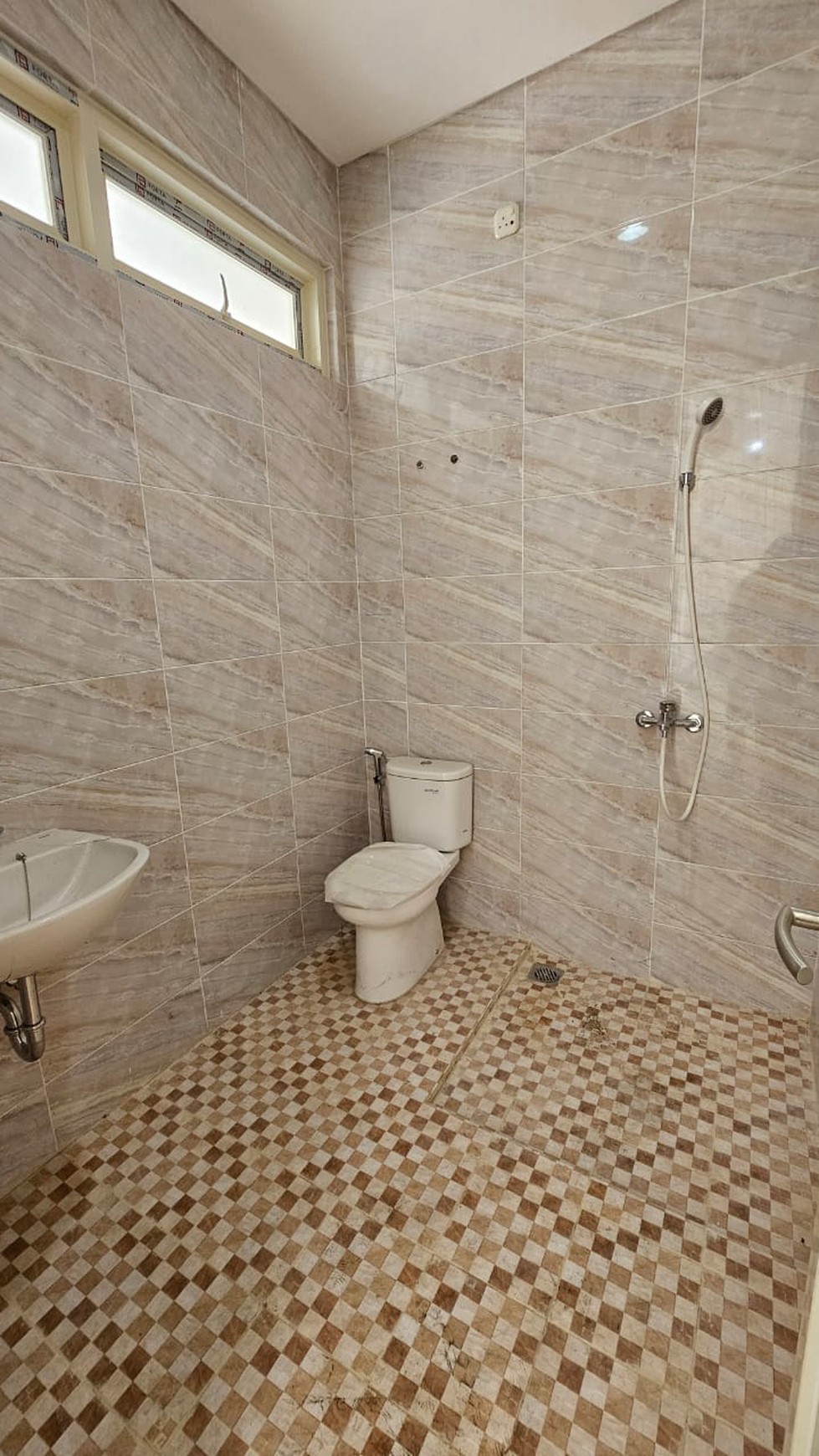 RUMAH BARUGRESS MODERN MINIMALIS DI ROYAL RESIDENCE SURABAYA BARAT