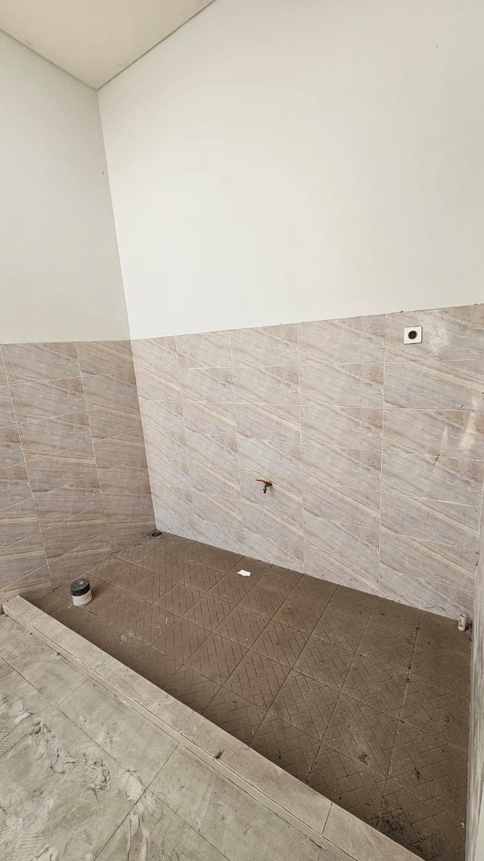 RUMAH BARUGRESS MODERN MINIMALIS DI ROYAL RESIDENCE SURABAYA BARAT