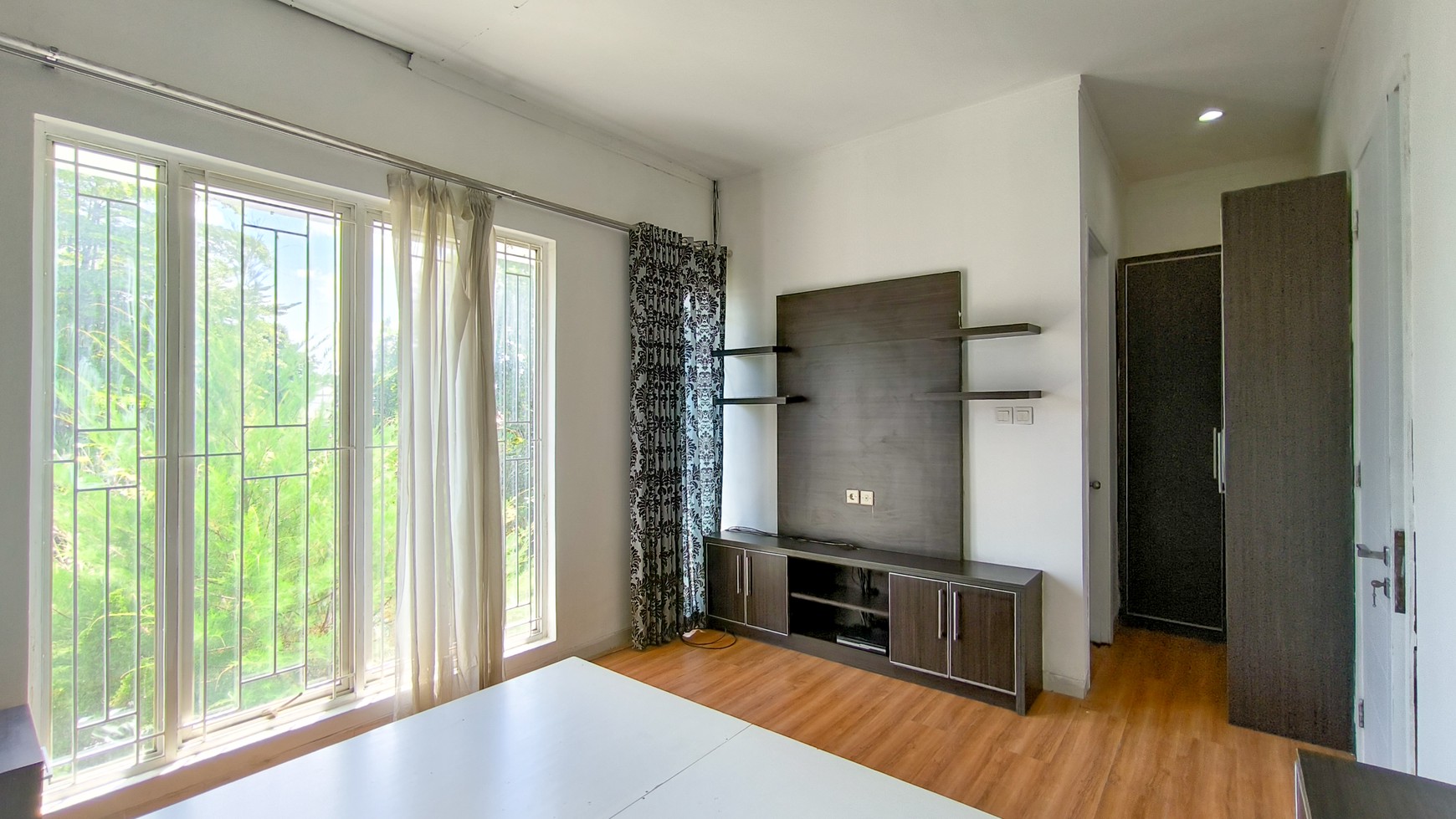 Rumah Bagus Di Emerald View Bintaro Jaya Sektor 9
