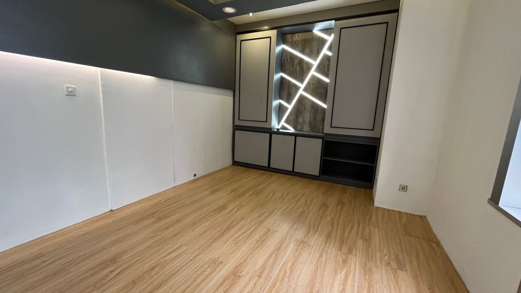 Kantor Siap Pakai Di Menara Sudirman  Jakarta Pusat